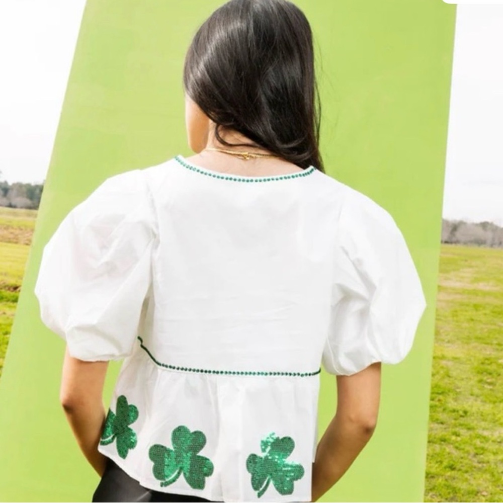 Queen of sparkles White and Green Shamrock Women's Top NWT xs new! Peplum top - Picture 8 of 12